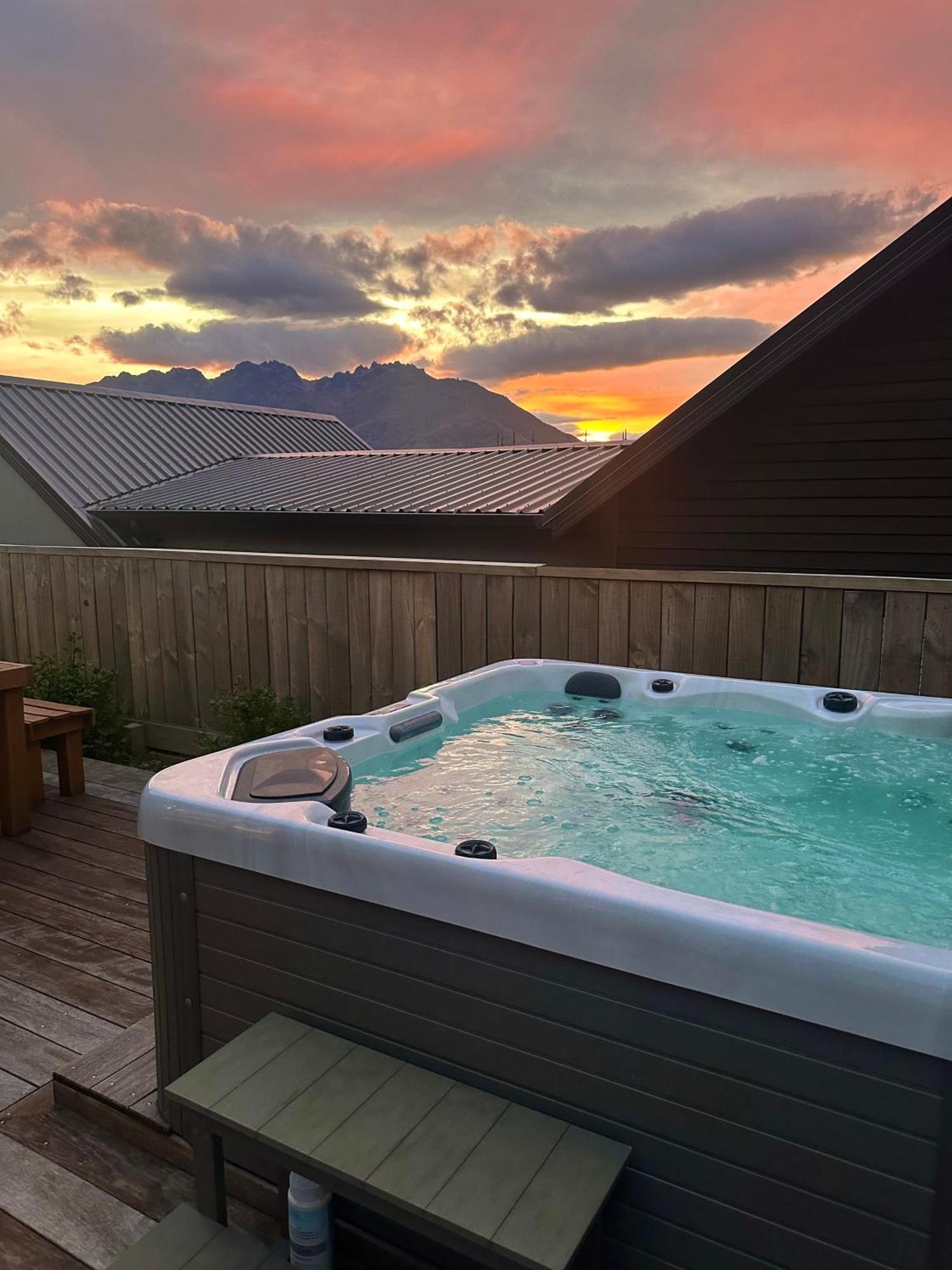 Remarkable View With Hot Tub Frankton Bagian luar foto